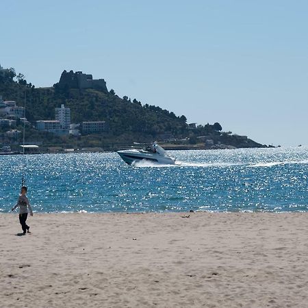 Apartamento A Pie De Playa, Climatizado Y Parking Roses Zewnętrze zdjęcie